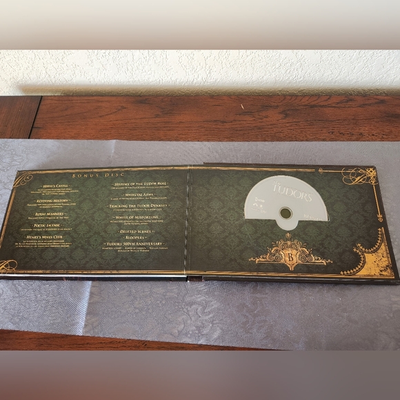 The Tudors: The Complete Series - Picture 11 of 11